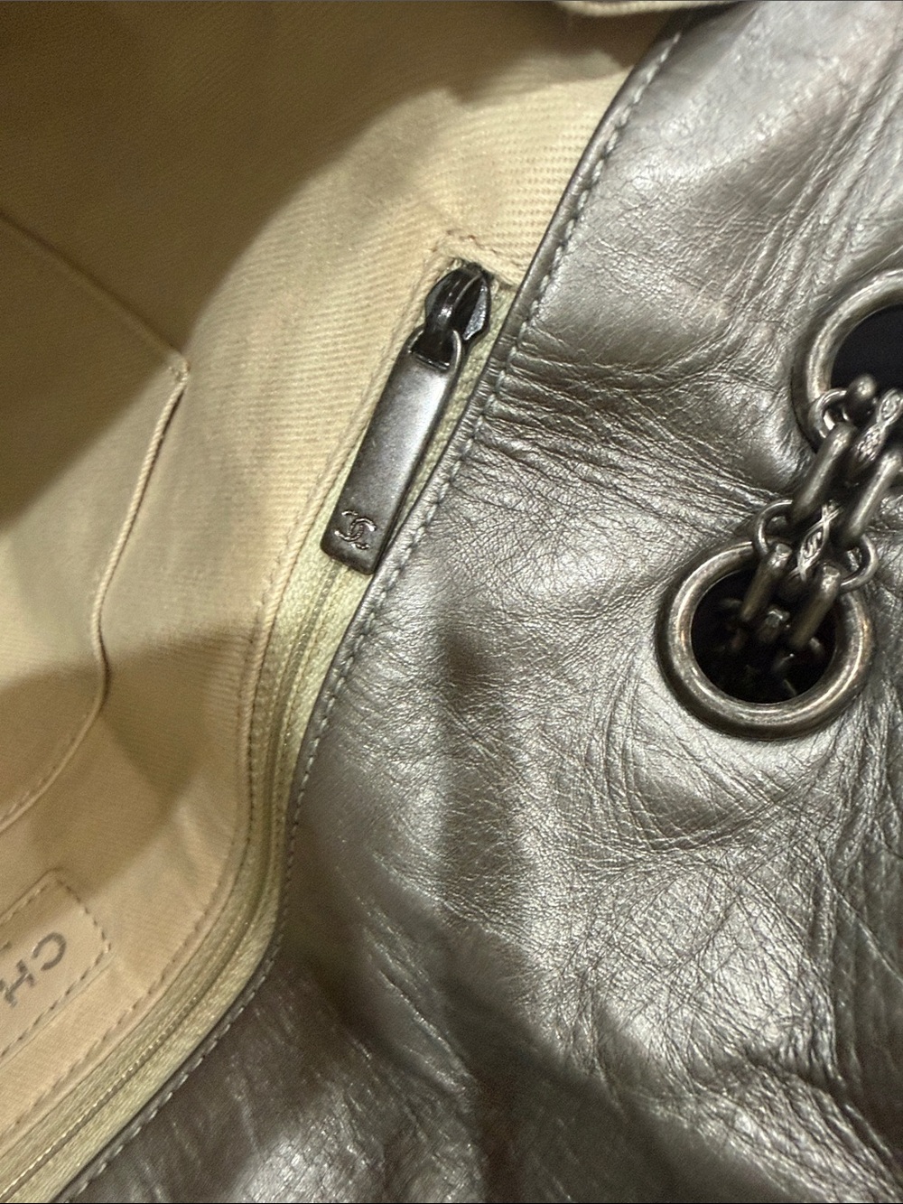 Authentic Chanel 2.55 Reissue Maxi Flap Metallic Crinkled 2011 - Picture 13 of 15